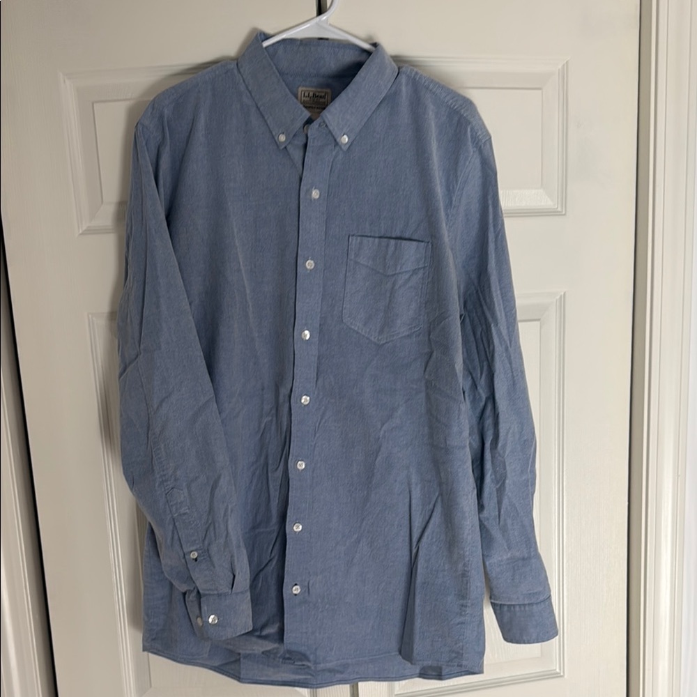 L.L. Bean • Men's Blue Button-Down Oxford